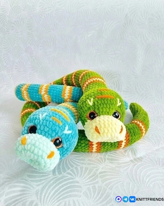 ​Питон из пряжи