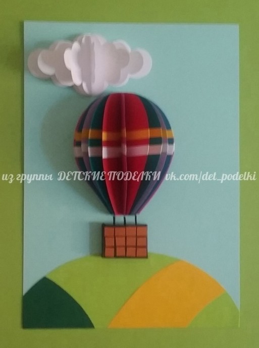 Воздушный шар под солнцем в облаках Воздушный шар под солнцем в облаках