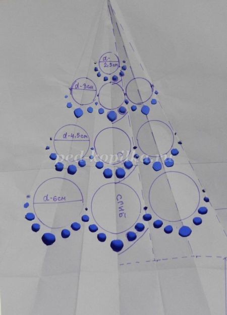 ​Рисуем невероятно красивую ёлочку белую на синем фоне: часть 3
