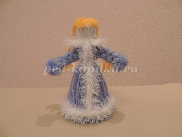 Снегурочка из ниток: новогодний мастер-класс, часть 3