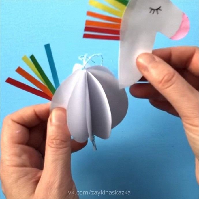 Единороги из цветной бумаги