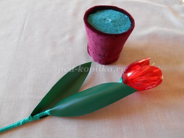 Красные тюльпаны из пластиковых ложек: часть 2 Красные тюльпаны из пластиковых ложек: часть 2