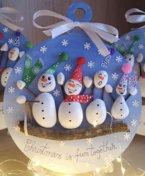 Новогодние панно с расписными камешками