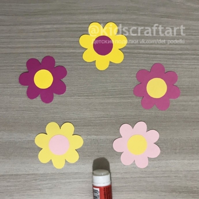 Простая открытка с букетом