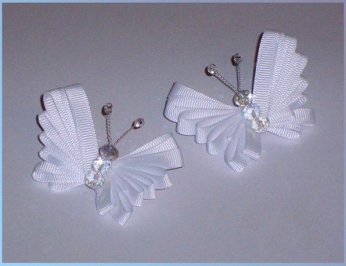 Делаем с детьми бабочек из атласной ленты Делаем с детьми бабочек из атласной ленты