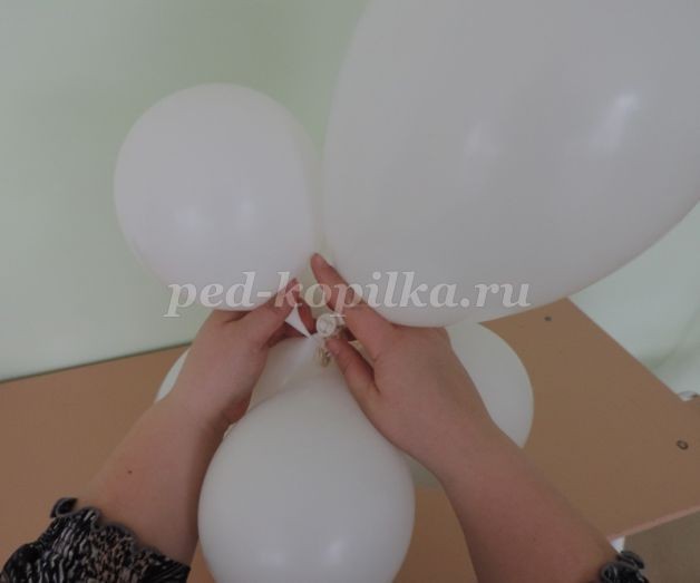 Мастер-класс по моделированию из воздушных шариков снеговика: часть 2