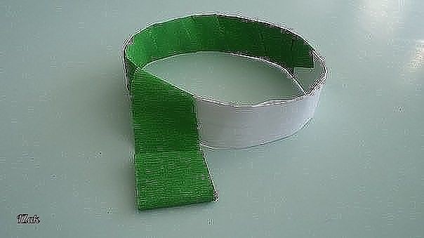 Шапочка-цветочек из бумаги