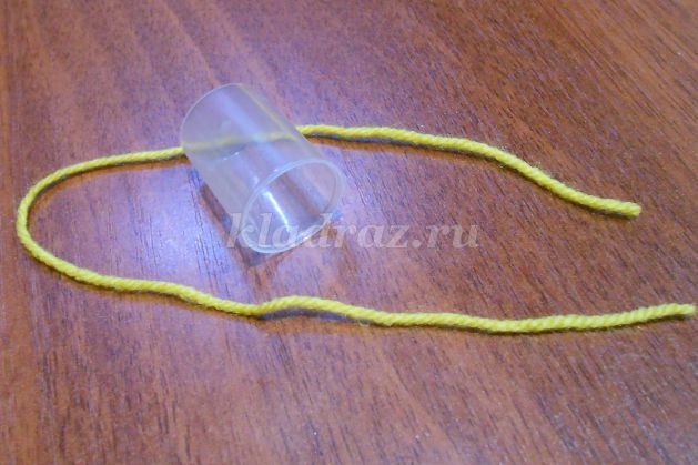 Цветы из пряжи и цветной бумаги