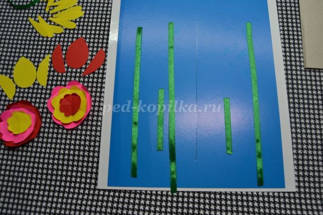 Открыточка с цветами и лентами маме на 8 Марта: часть 3 Открыточка с цветами и лентами маме на 8 Марта: часть 3