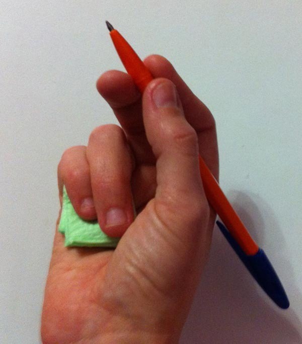 ​6 способов, как научить ребенка правильно держать ручку или карандаш