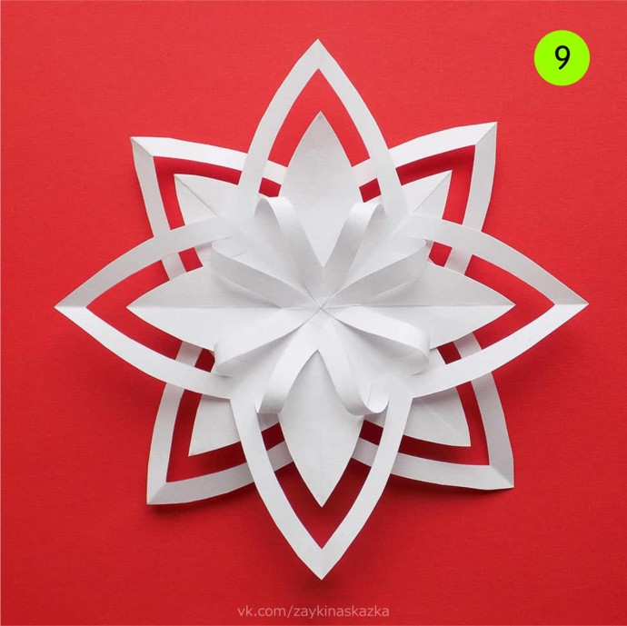 Объёмная снежинка из бумаги Объёмная снежинка из бумаги