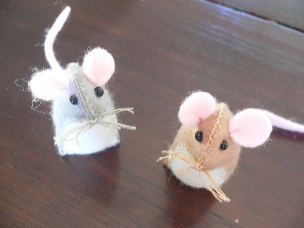 Мышки из фетра в тыквенном домике