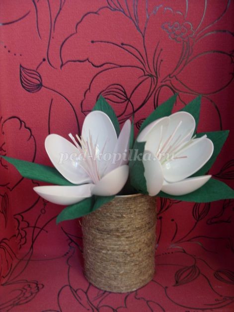 Подснежники из одноразовых ложек: часть 2