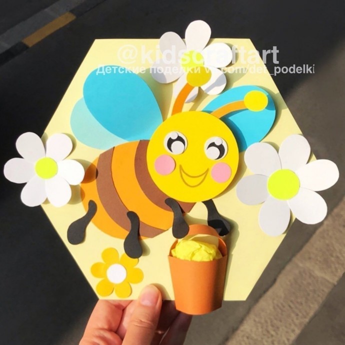 ​Пчёлка с мёдом
