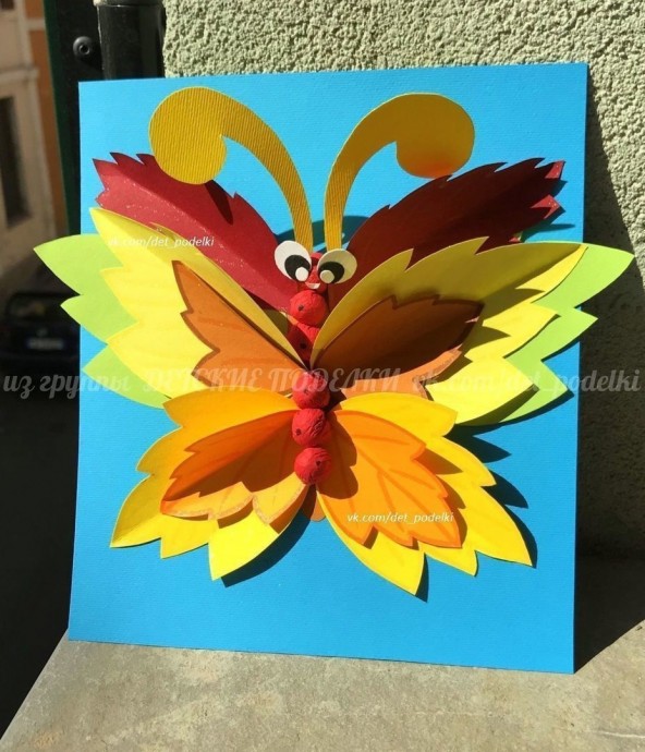 ​Бабочка из листьев