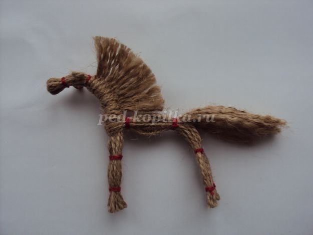 Конь и коза из шпагата детскими руками: часть 2