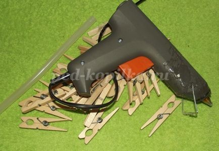 Салфетница из прищепок детскими руками: часть 1