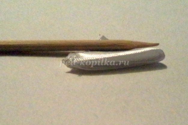 Лента для косы с цветами канзаши детскими руками: часть 1 Лента для косы с цветами канзаши детскими руками: часть 1