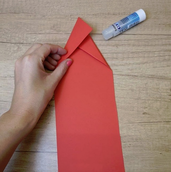 Веселый Дед Мороз из цветной бумаги Веселый Дед Мороз из цветной бумаги