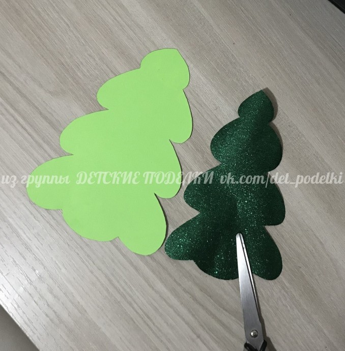 Ёлочка-подвеска с объемными шариками