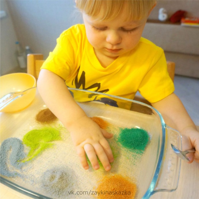 Цветной песок из манки