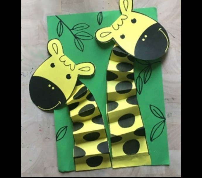 Объемные жирафы из цветной бумаги