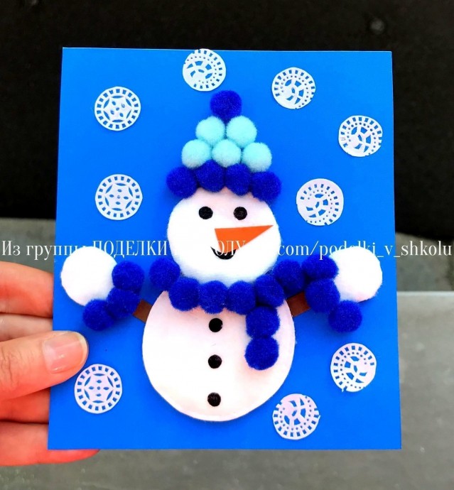 Снеговичок из ватных дисков и помпонов Снеговичок из ватных дисков и помпонов