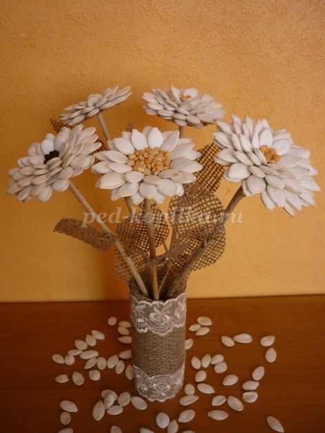 Цветы из тыквенных семечек детскими руками: мастер-класс Цветы из тыквенных семечек детскими руками: мастер-класс