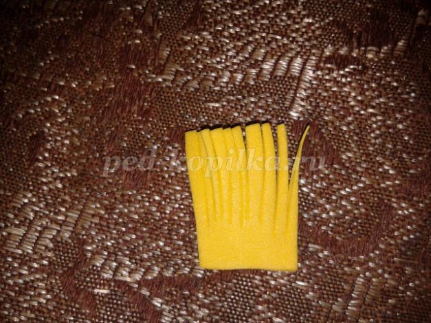 Крокусы из фоамирана детскими руками: часть 1