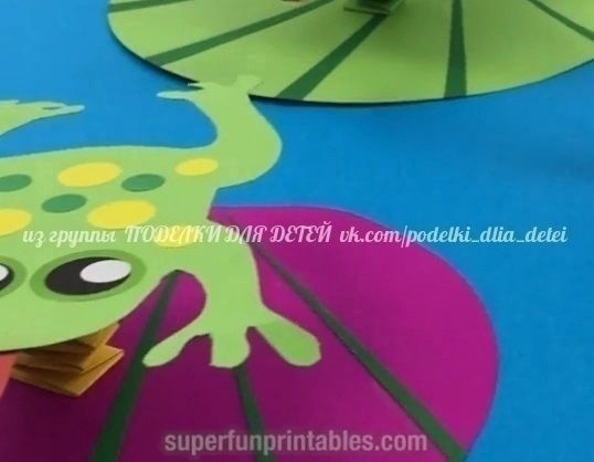 ​Лягушки-попрыгушки на бумажной пружинке
