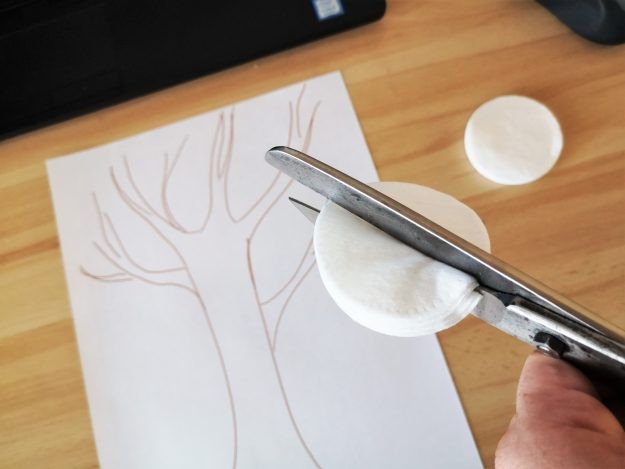 Дерево из ватных дисков