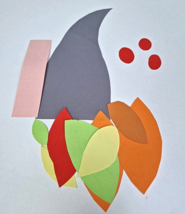 Осенний гномик из цветной бумаги Осенний гномик из цветной бумаги