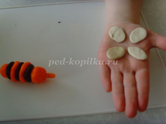 Лепим пчёлку из пластилина Лепим пчёлку из пластилина