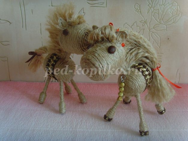 ​Лошадка из шпагата: часть 2