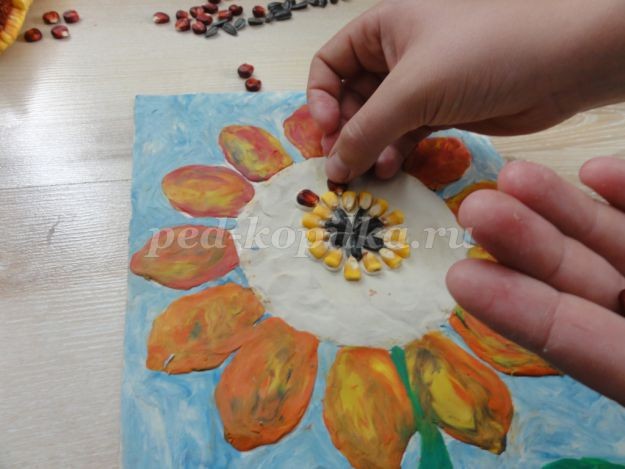 Пластилинография с использованием природных материалов "Под солнышком" Пластилинография с использованием природных материалов "Под солнышком"