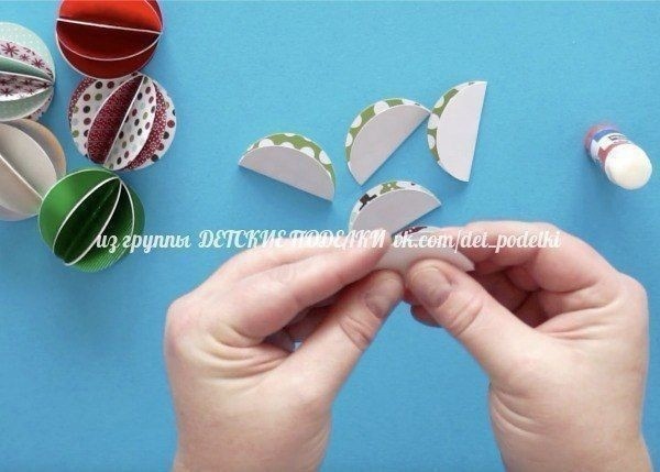 ​Ёлочка с объемными шариками