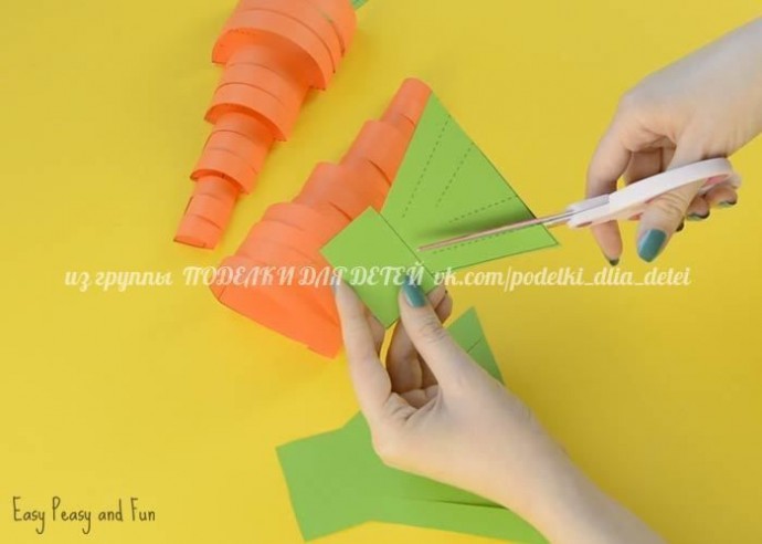 Объемная морковка из цветной бумаги