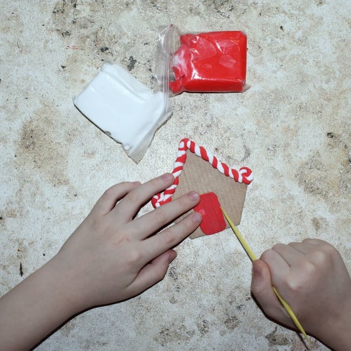 Домики из пластилина и картона