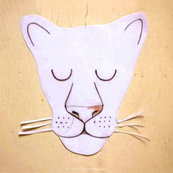 Лев с гривой из листьев Лев с гривой из листьев