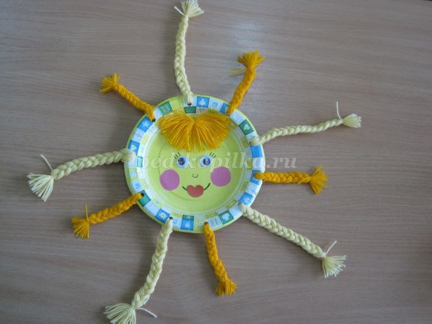Солнышко из одноразовых тарелок: часть 2 Солнышко из одноразовых тарелок: часть 2