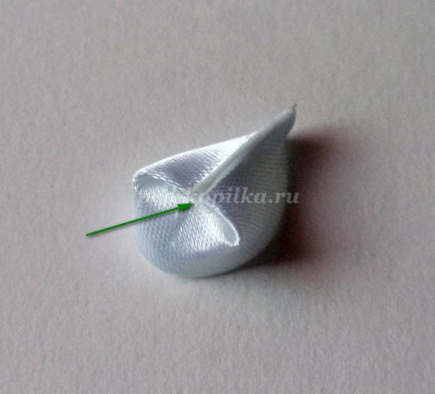 Лента для косы с цветами канзаши детскими руками: часть 1 Лента для косы с цветами канзаши детскими руками: часть 1