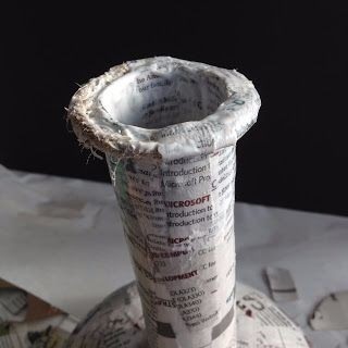 Ваза из воздушного шарика и картонной трубки в технике папье-маше Ваза из воздушного шарика и картонной трубки в технике папье-маше