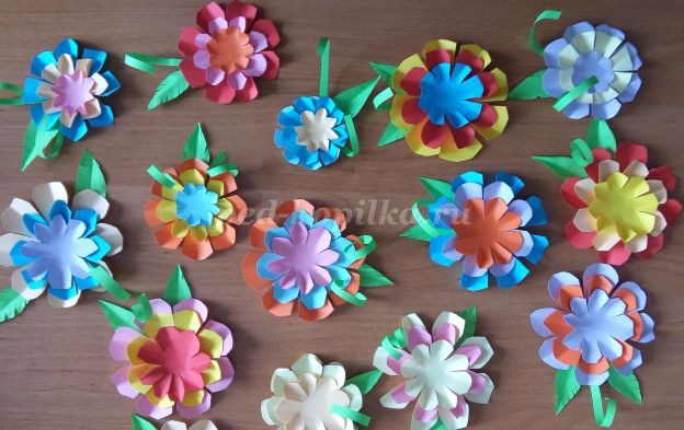 Весенний венок из бумаги детскими руками: часть 2 Весенний венок из бумаги детскими руками: часть 2