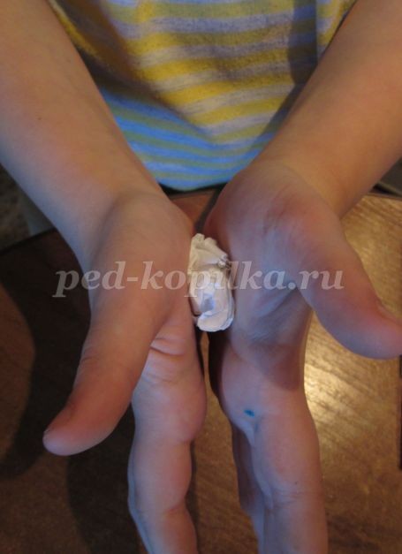 Ёлка из салфеток детскими руками: новогодний мастер-класс, часть 3