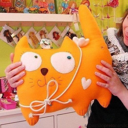 Забавные коты-подушки Забавные коты-подушки