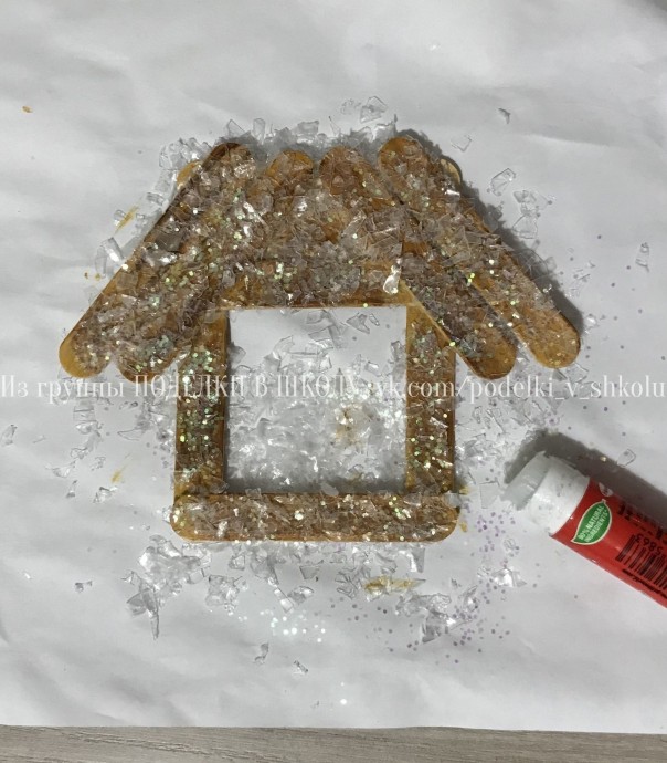 Поделка из бумаги и палочек "Снегирь у кормушки" Поделка из бумаги и палочек "Снегирь у кормушки"