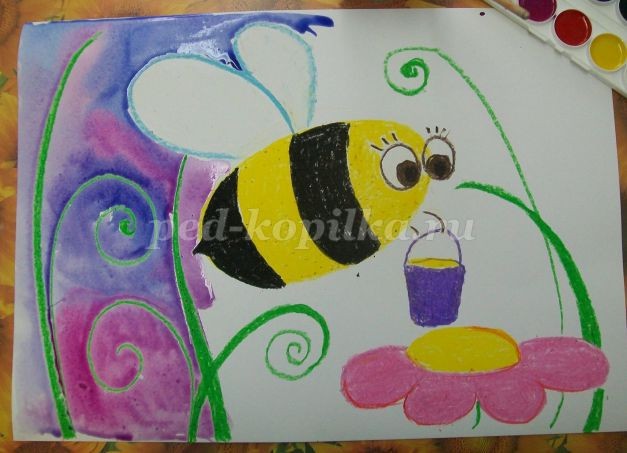 Рисуем пчёлку: масляная пастель + акварель