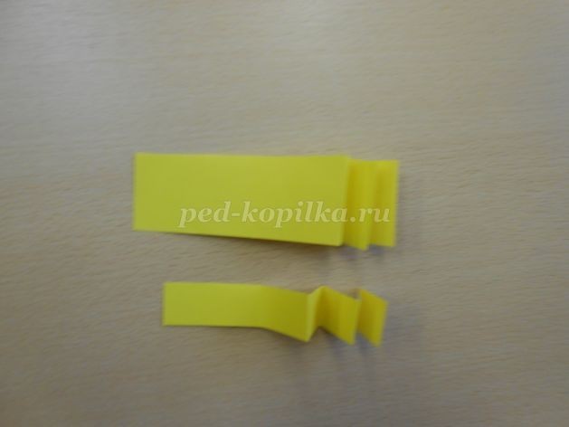 Аппликация из цветной бумаги "Подсолнухи": часть 1 Аппликация из цветной бумаги "Подсолнухи": часть 1