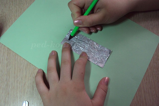 Весенняя аппликация из фантиков от конфет Весенняя аппликация из фантиков от конфет