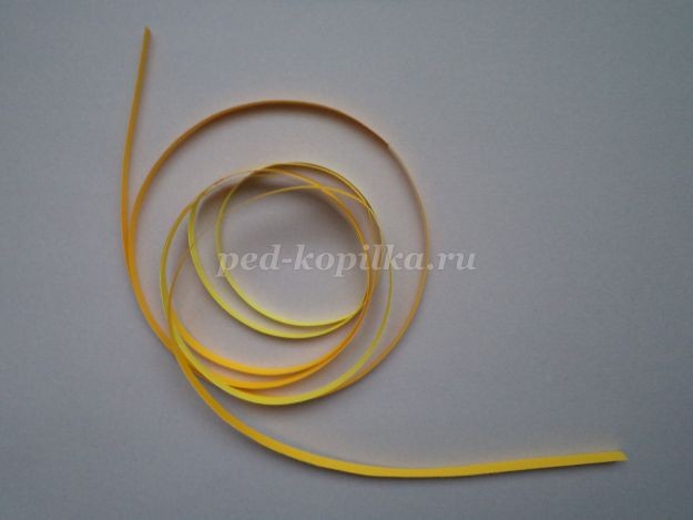 Новогодняя открытка в технике квиллинг: часть 1